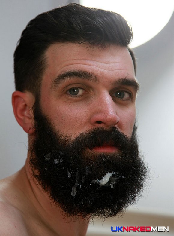 Red V. reccomend beard man