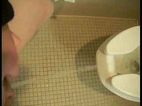 Punkin recommendet pee bathroom floor