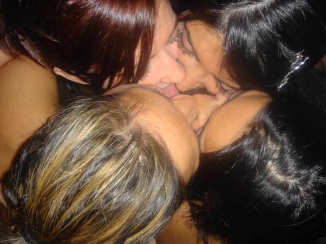 Lesbian 3 way kiss